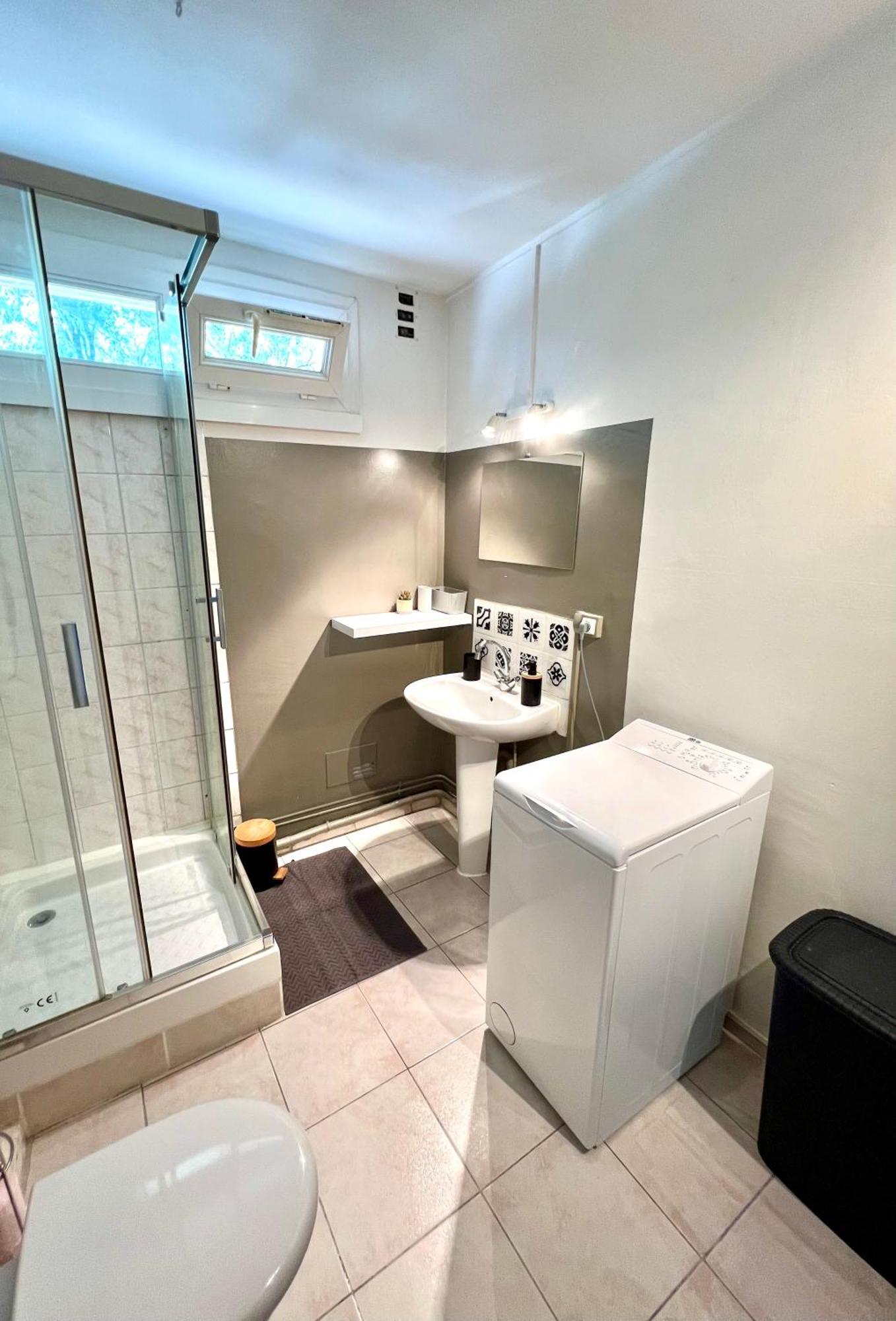 Charmant T2 De 42M Carre Calme Tout Equipe Nimes Exterior photo