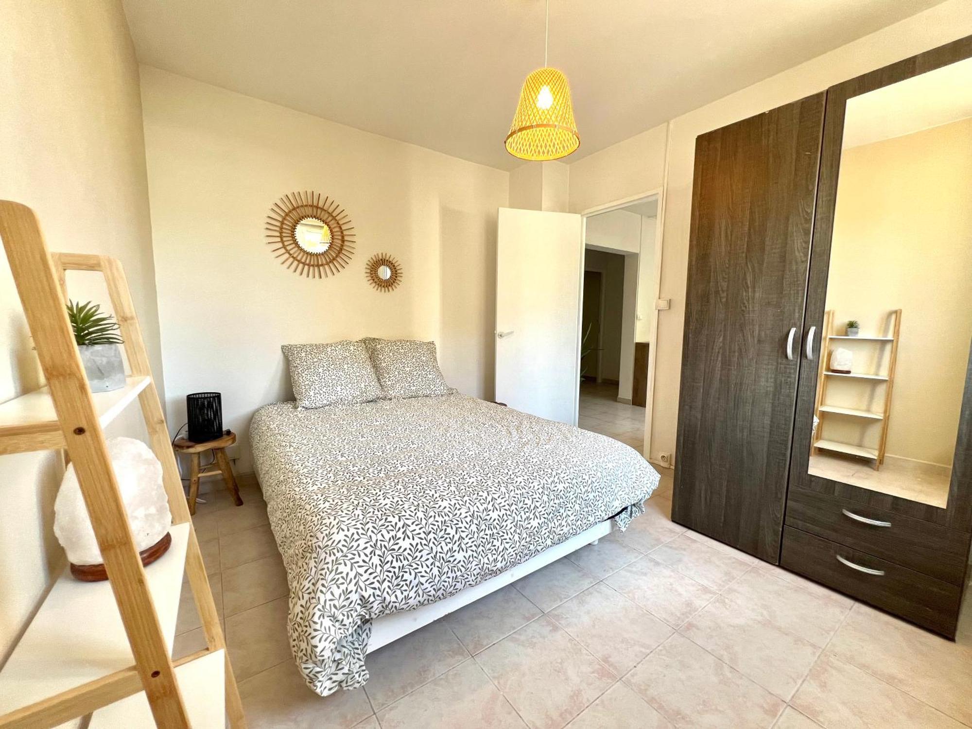 Charmant T2 De 42M Carre Calme Tout Equipe Nimes Exterior photo